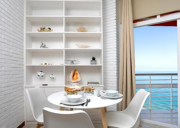 Coqueto Atico Junto A La Playa By Rent Me * Torremolinos